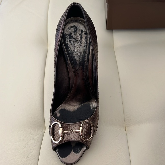 Pewter Python Gucci Horsebit Peep Toe Pump Heel - Picture 4 of 16